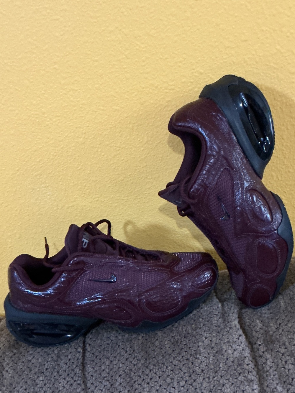 Nike Women's Deep Burgundy Low-Top Sneakers air max muse se new size 8